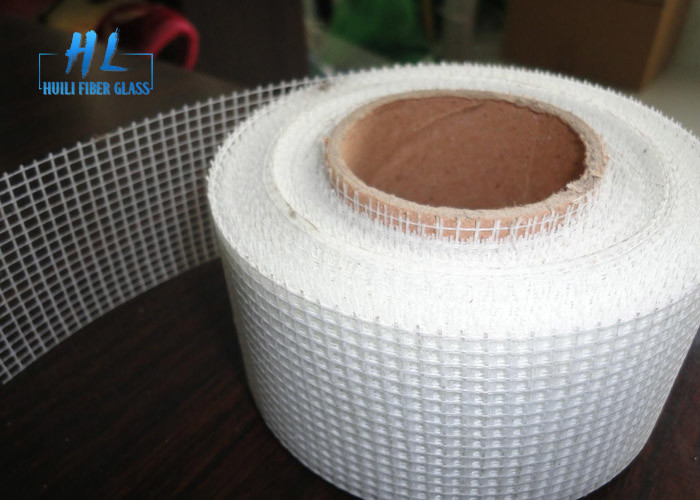 C شیشه 60g - 65g/m2 فیبرگلاس خود چسبنده شبکه نوار قدرت ضد قلی نمونه رایگان