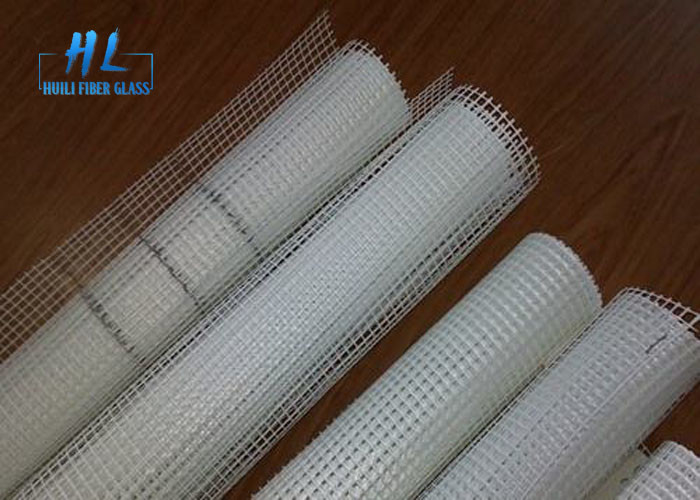 شبکه فیبر شیشه ای رنگارنگ / فیبر شیشه ای برای 200m طول رول C شیشه 5 * 5mm سوراخ مربع